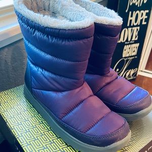 Snow boots